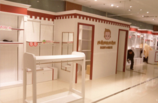 如何根據(jù)商品的不同挑選正確的展示柜-南京大唐格雅展柜制作廠