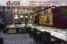南京展柜廠(chǎng)對(duì)珠寶展柜的設(shè)計(jì)