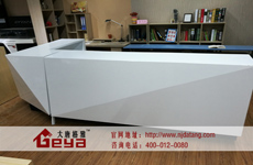 只追求展柜價格，友誼小船說翻就翻