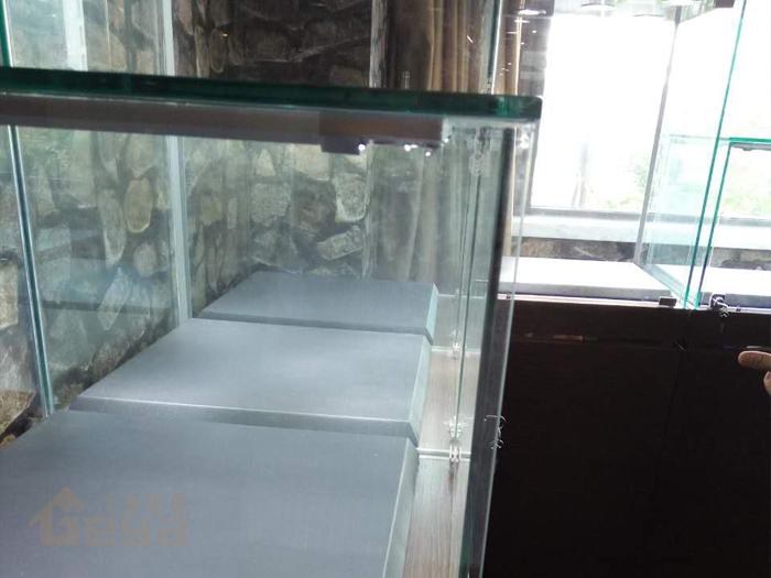 產(chǎn)品展示-南京展柜制作廠家-水晶珠寶展柜個性定制